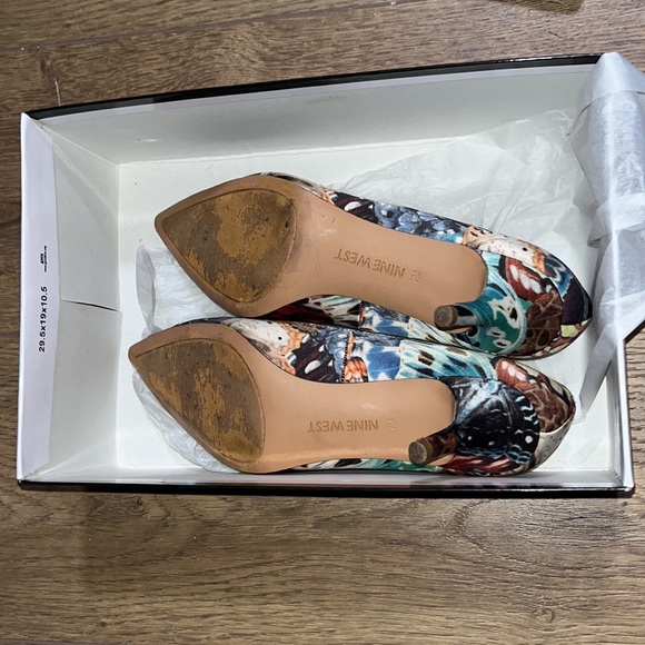 Nine West woman’s size 7 floral print heels. - Picture 7 of 9